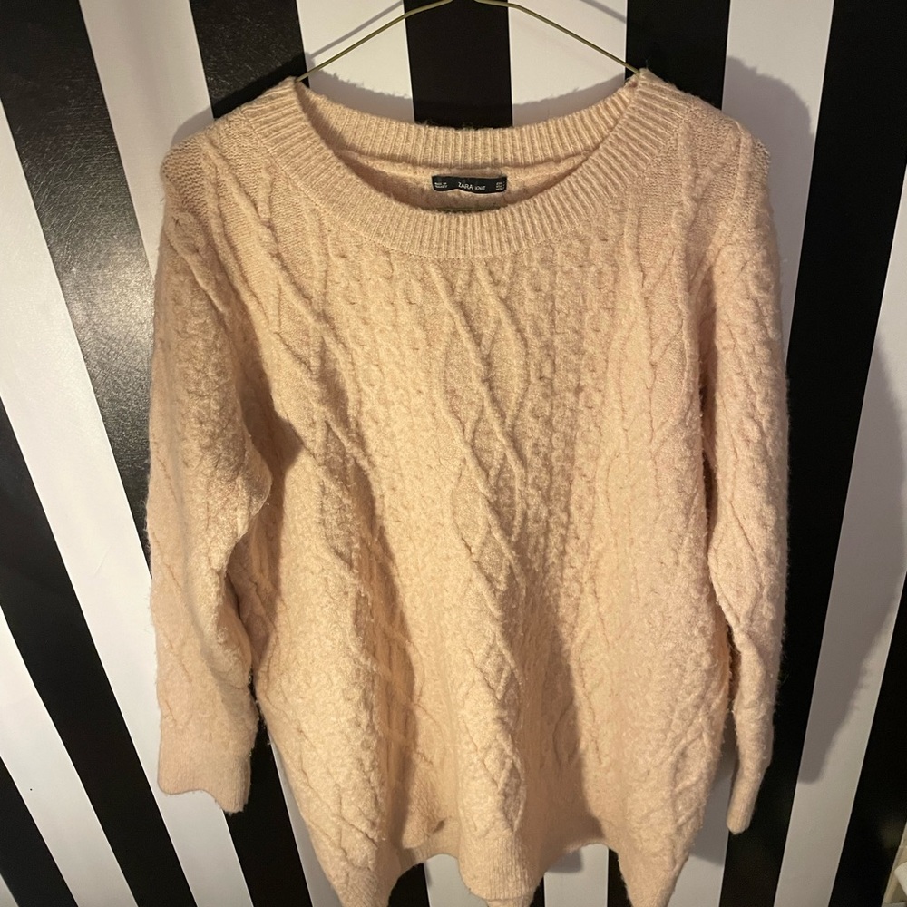 Oversized cream ZARA sweater.